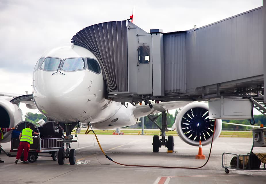 🛫 Как да дешифрирате бързоговорящ контрол на въздушното движение: 5 стъпки за чуждестранни пилоти Пилоти